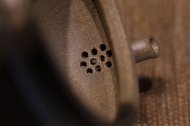 《大蘊漢瓦》宜興紫砂壺助理工藝美術(shù)師手工刻繪茶壺茶具頂級蟹殼青漢瓦