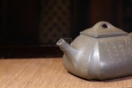 《四方抽角石瓢》經(jīng)典紫砂壺抽角宜興全手工高級工藝美術(shù)師泡茶壺茶具蟹殼青段泥
