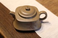 《柱礎》頂級蟹殼青純手工助理工藝美術(shù)師宜興紫砂壺茶具茶壺