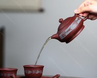 爆竹聲中一歲除，春風(fēng)送暖入屠蘇 【