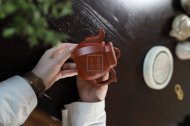 《福臨八方》宜興紫砂壺八方工藝美術(shù)師手工朱泥泡茶壺具