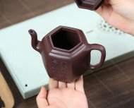 泉眼無(wú)聲惜細流，樹(shù)蔭照水愛(ài)晴柔。