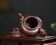 《梅報春》