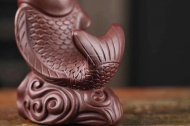 《魚(yú)躍龍門(mén)金魚(yú)》宜興紫泥壺收藏
