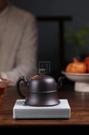 《龍鳳呈祥》宜興紫砂壺高級工藝美術(shù)師手工茶壺茶具稀有是黃泥創(chuàng  )新壺