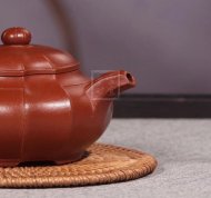《菱意》宜興紫砂壺高級工藝美術(shù)師手工貴妃紅朱泥大彬六方
