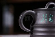 《魚(yú)樂(lè )》茶具茶壺宜興手工紫砂壺烏金泥