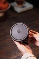 《龍鳳呈祥》宜興紫砂壺高級工藝美術(shù)師手工茶壺茶具稀有是黃泥創(chuàng  )新壺