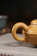 《線(xiàn)圓》宜興紫砂壺高級工藝美術(shù)師手工刻繪茶壺茶具黃金段泥線(xiàn)圓