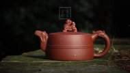 《金龍出?！芬伺d紫砂壺作品全手工底槽青