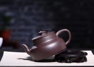 《金砂納?！纷夏嘧仙安鑹厝止すに嚸佬g(shù)師宜興原礦紫砂喝茶壺