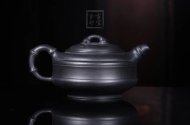《雙線(xiàn)竹鼓》宜興紫砂壺工藝美術(shù)師手工茶壺茶具石黃泥雙線(xiàn)竹鼓