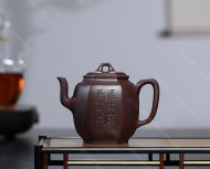 泉眼無(wú)聲惜細流，樹(shù)蔭照水愛(ài)晴柔。