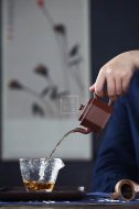 《小六方納?！? title=