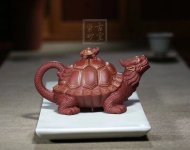 《金龜出?！芬伺d紫砂壺高級工藝美術(shù)師純手工底槽青創(chuàng  )新壺茶壺紫砂茶具
