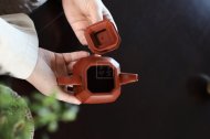 《福臨八方》宜興紫砂壺八方工藝美術(shù)師手工朱泥泡茶壺具