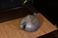 《四方抽角石瓢》經(jīng)典紫砂壺抽角宜興全手工高級工藝美術(shù)師泡茶壺茶具蟹殼青段泥