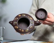 雅石聽(tīng)泉