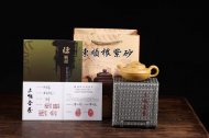 《線(xiàn)圓》宜興紫砂壺高級工藝美術(shù)師手工刻繪茶壺茶具黃金段泥線(xiàn)圓