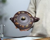 雅石聽(tīng)泉