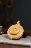 《線(xiàn)圓》宜興紫砂壺高級工藝美術(shù)師手工刻繪茶壺茶具黃金段泥線(xiàn)圓