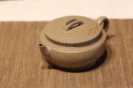 《大蘊漢瓦》宜興紫砂壺助理工藝美術(shù)師手工刻繪茶壺茶具頂級蟹殼青漢瓦