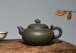 《鳥(niǎo)語(yǔ)花香》宜興紫砂壺高級工藝美術(shù)師手工蟹殼青段泥泡茶壺茶具
