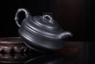 《雙線(xiàn)竹鼓》宜興紫砂壺工藝美術(shù)師手工茶壺茶具石黃泥雙線(xiàn)竹鼓