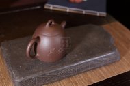 《秦權》宜興紫砂壺助理工藝美術(shù)師純手工禮品茶具紫泥秦權茶壺
