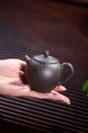 《長(cháng)樂(lè )》宜興紫砂壺助理工藝美術(shù)師手工青灰泥茶具茶壺