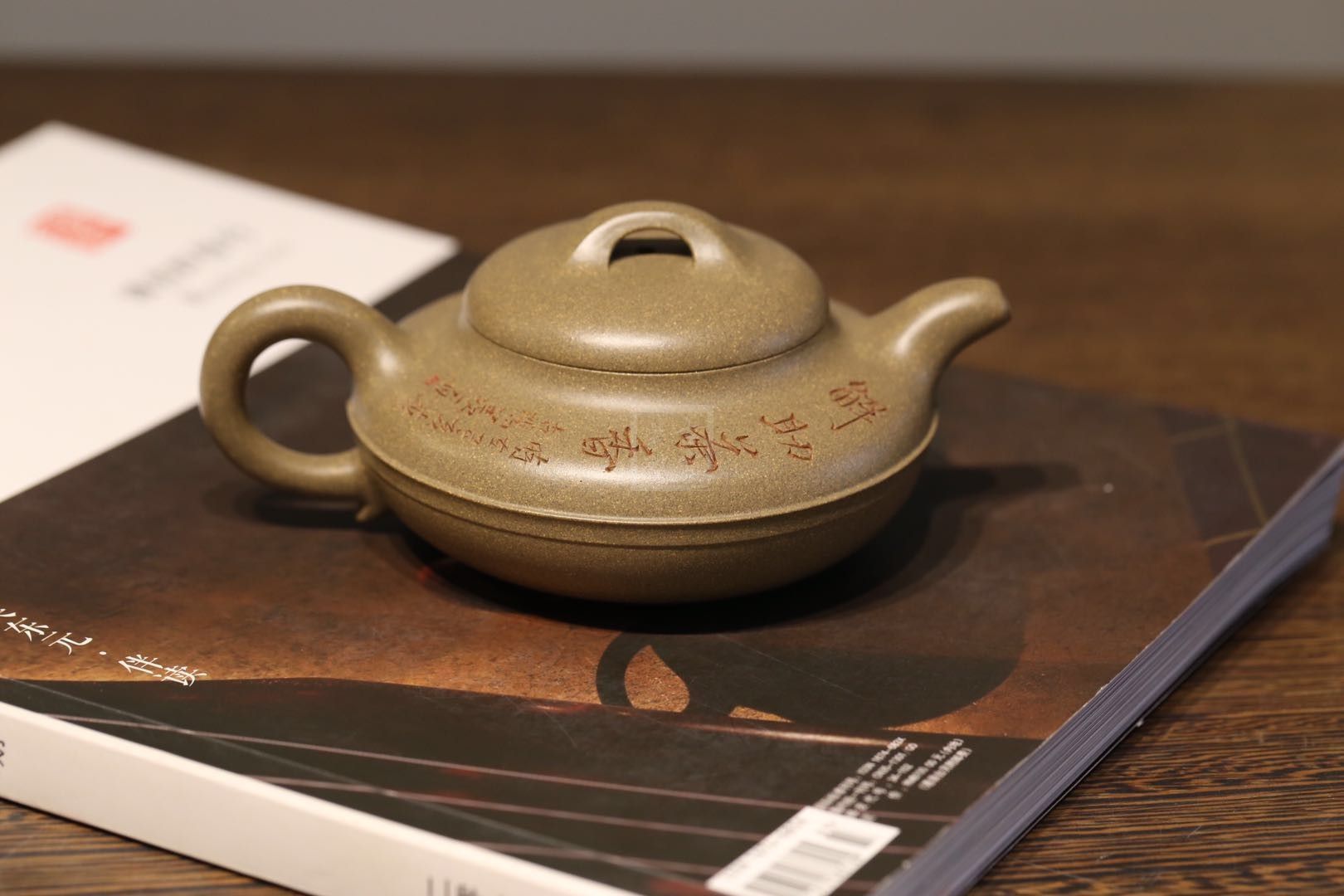 《線(xiàn)圓》宜興紫砂壺助理工藝美術(shù)師手工茶壺線(xiàn)圓老師頂級蟹殼青壺