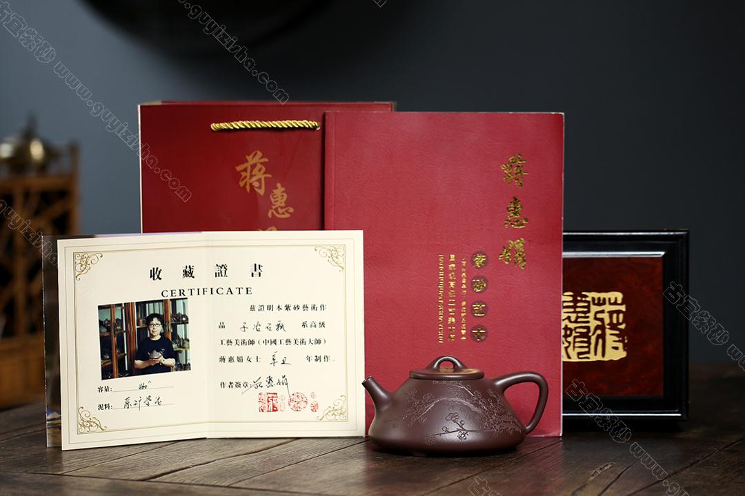 瓣生香獨傲寒，此梅難并眾梅看。<br>【